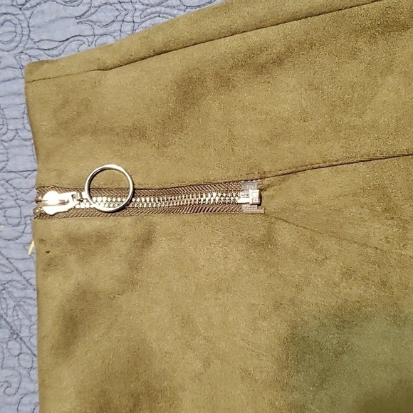 Love Green Faux Suede Skorts Size Large - Picture 3 of 6